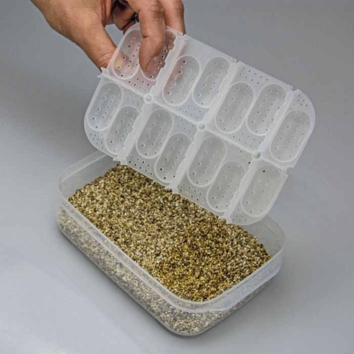 Інкубатор пластиковий на 14 яєць Hobby Easy Breeder Box (36317)